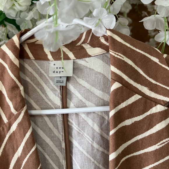 Women's Beige Zebra Print Blazer & Shorts Set - Picture 5 of 13